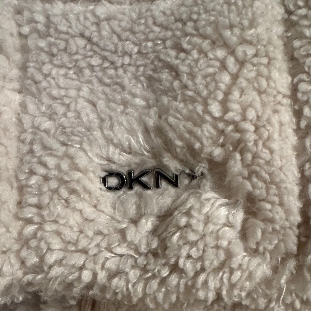 DKNY Cream Sherpa women’s Backpack - Picture 3 of 9
